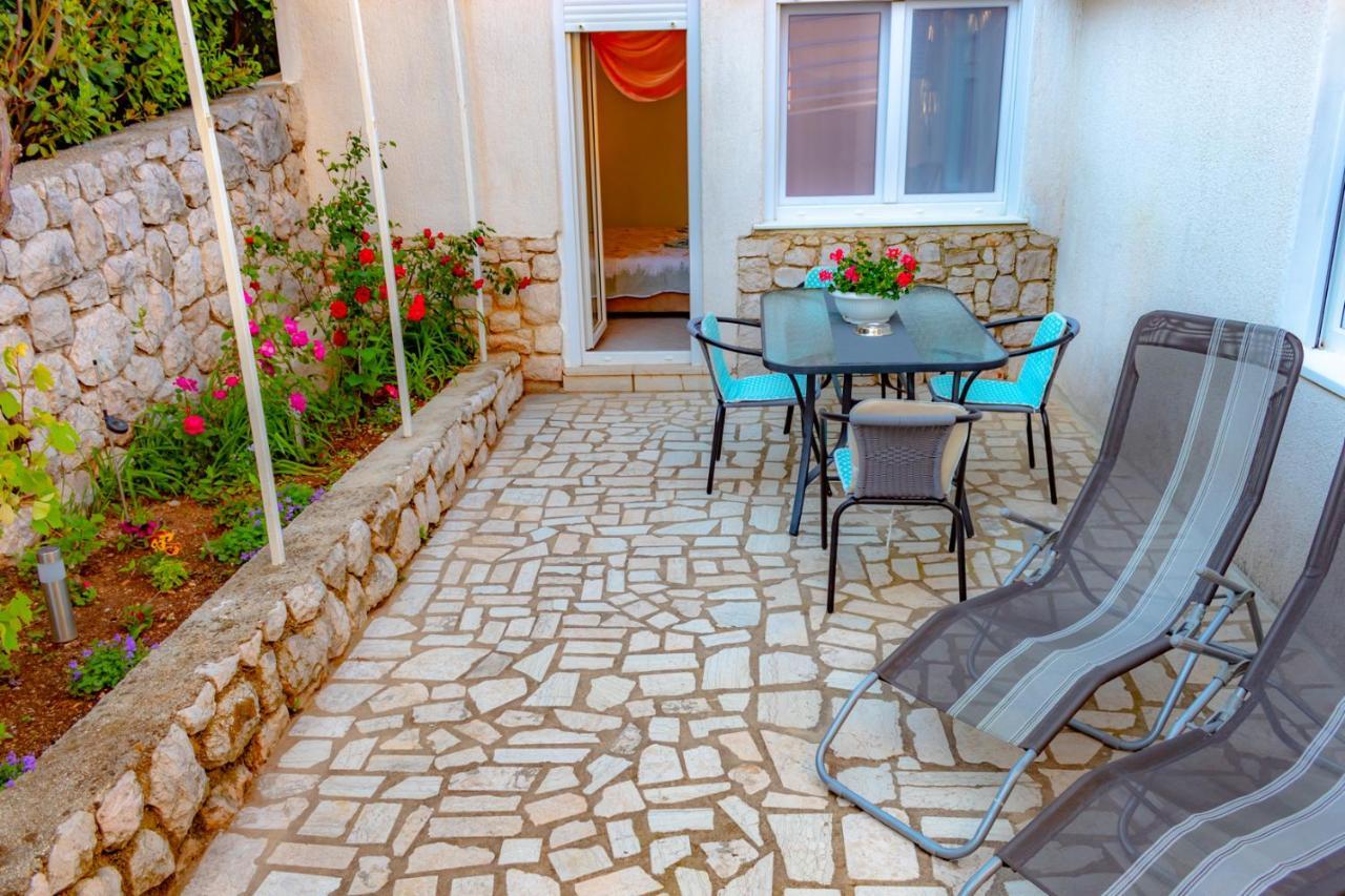 Vacation Grill & Chill With 350m2 Garden With Bbq Novi Vinodolski