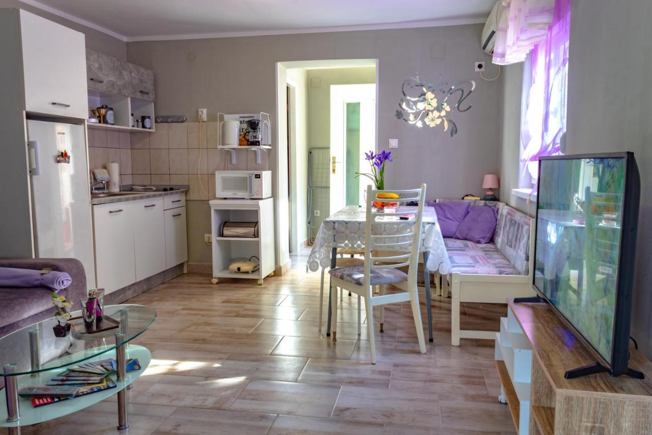 Vacation Grill & Chill With 350m2 Garden With Bbq * Novi Vinodolski